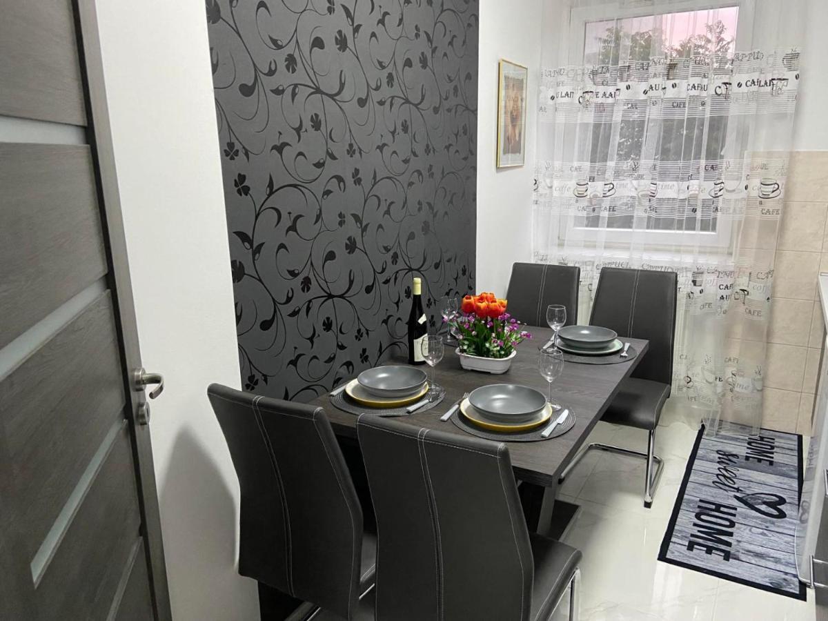 Melinda Apartman Kisvarda Bagian luar foto
